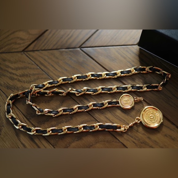 AUTHENTIC vintage Chanel belt - hard to find! - Picture 1 of 15